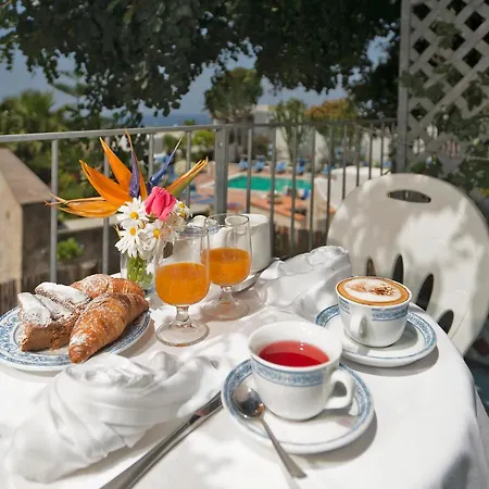 In Bb - Wellness And Total Relaxation In A Volcanic Land, Gasthof *